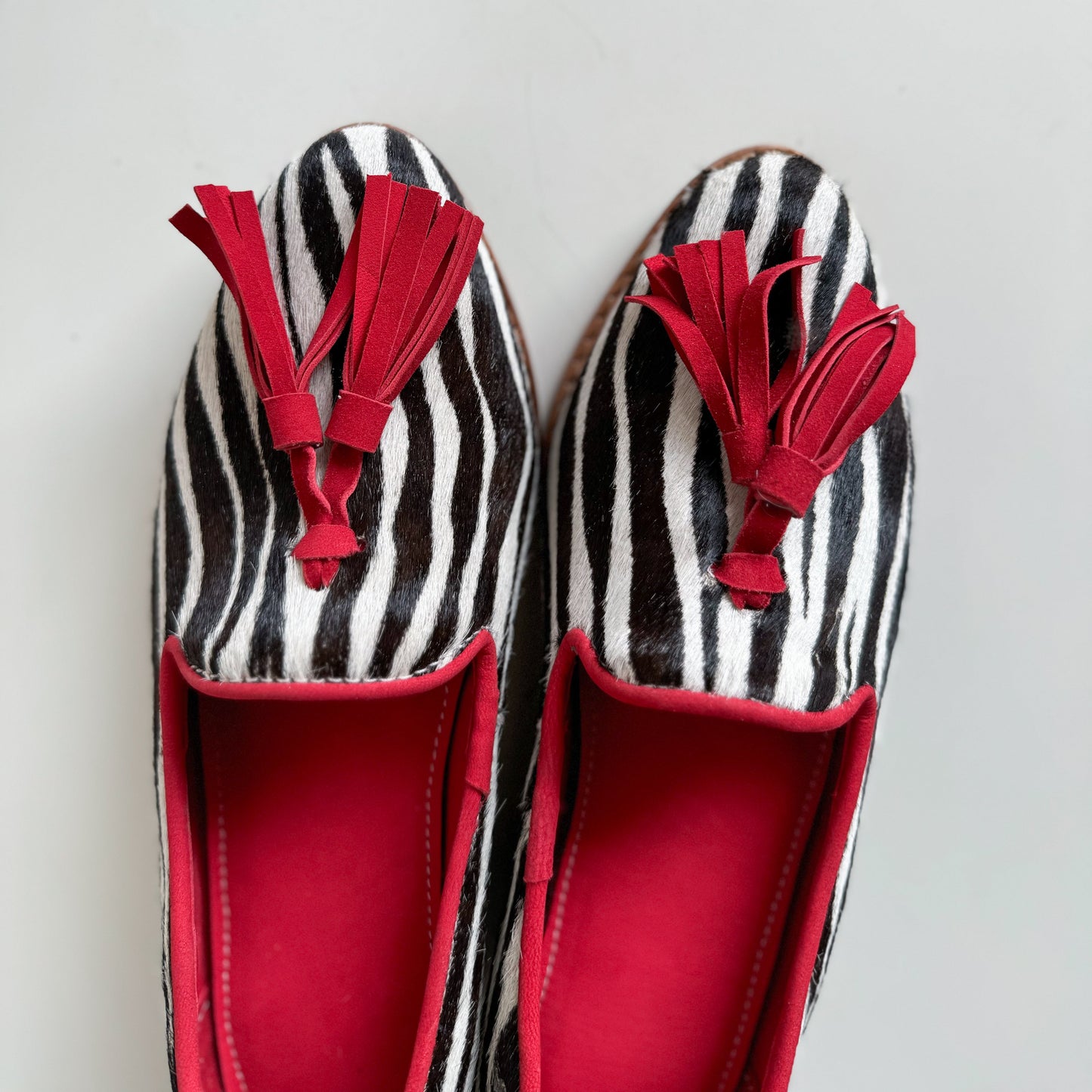 Mocasín Frida cebra rojo