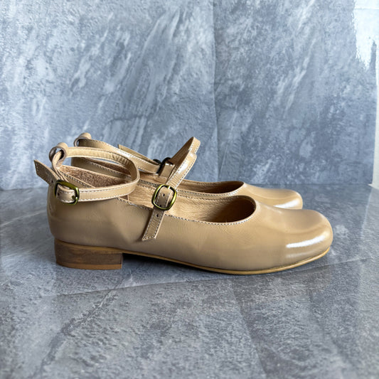 Modelo Marcela beige