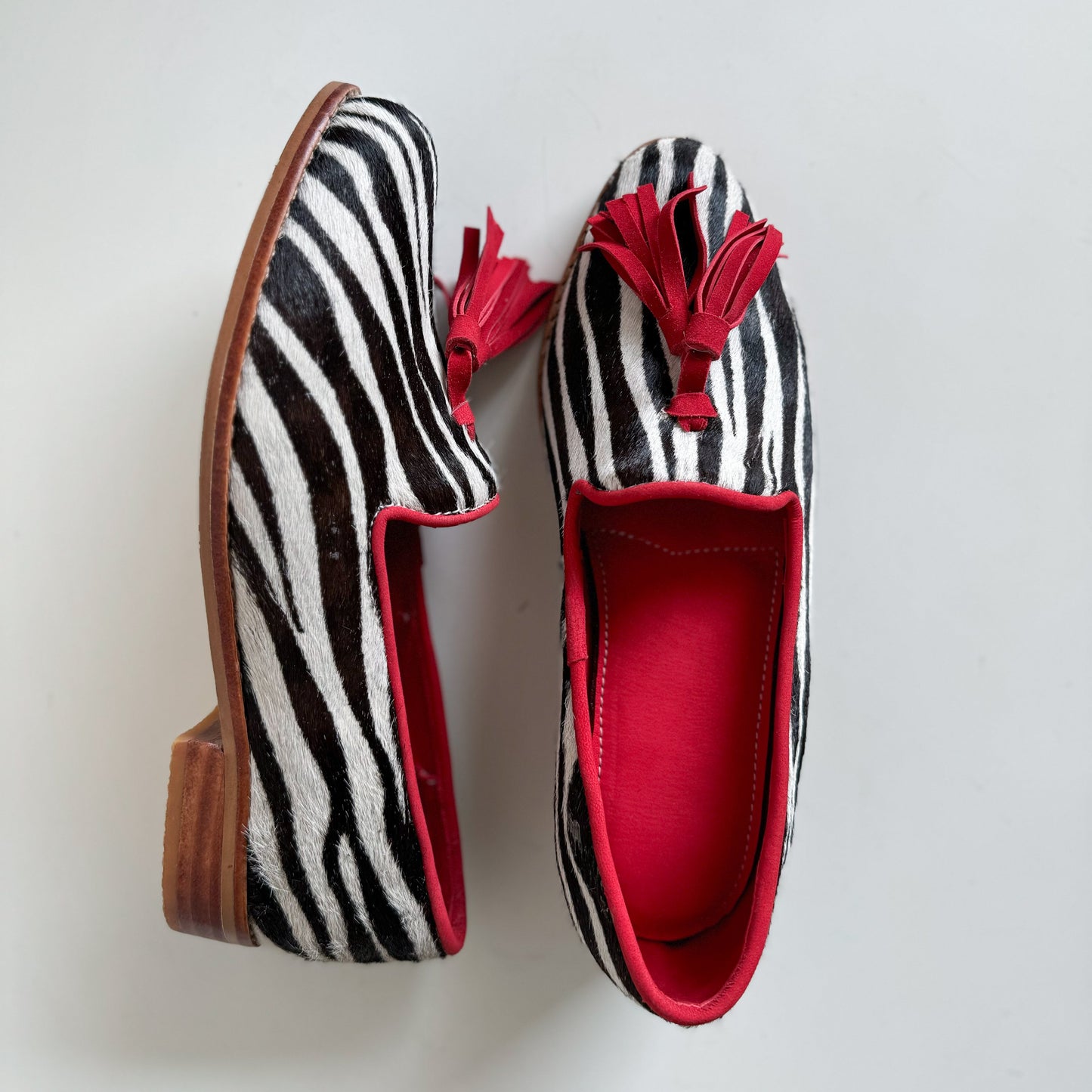 Mocasín Frida cebra rojo