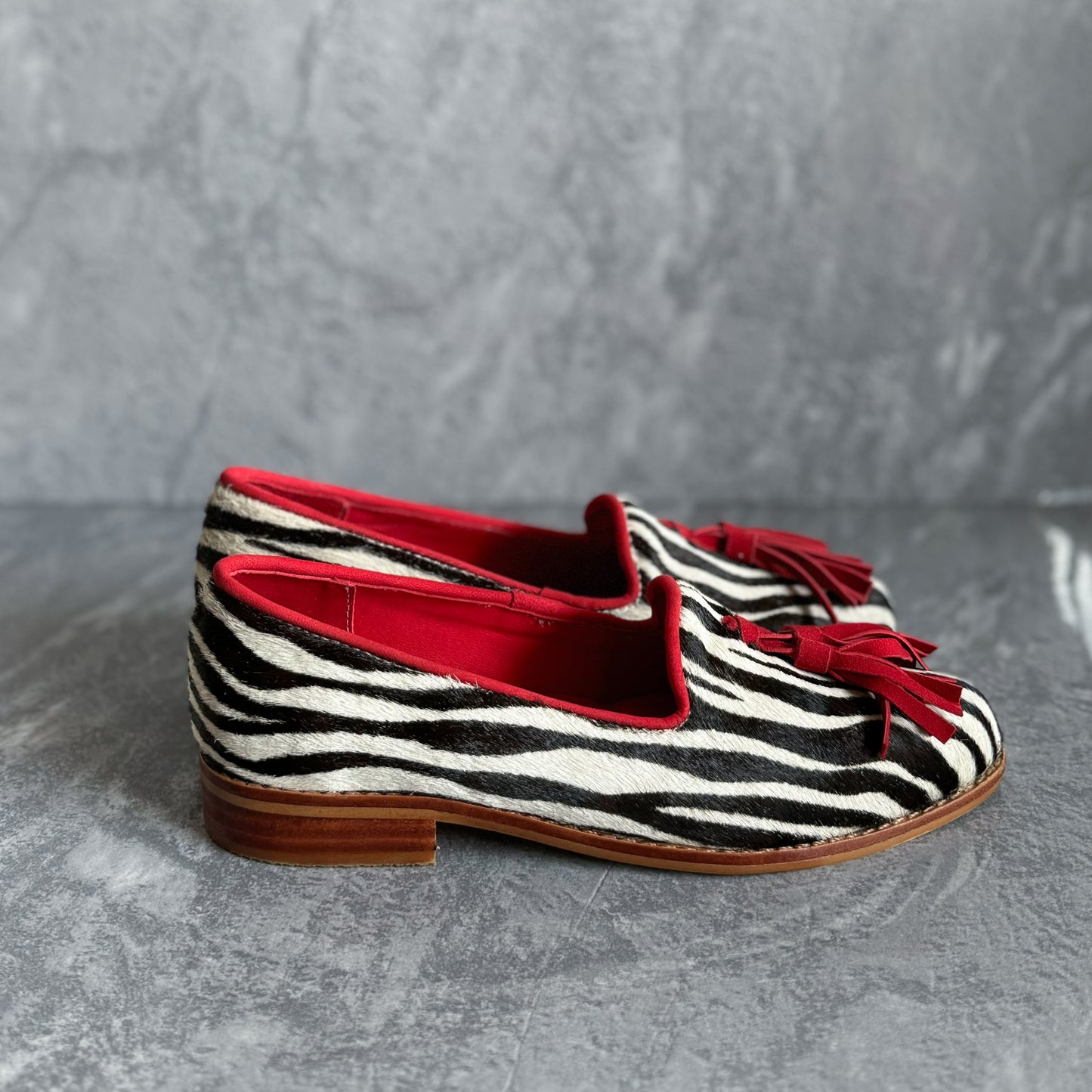 Mocasín Frida cebra rojo