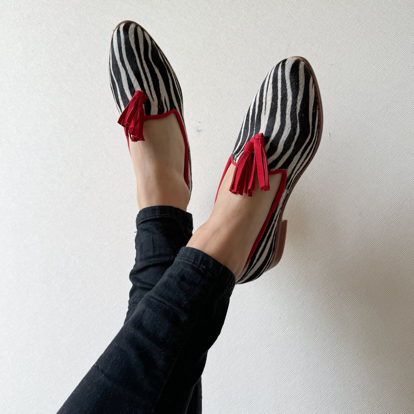 Mocasín Frida cebra rojo
