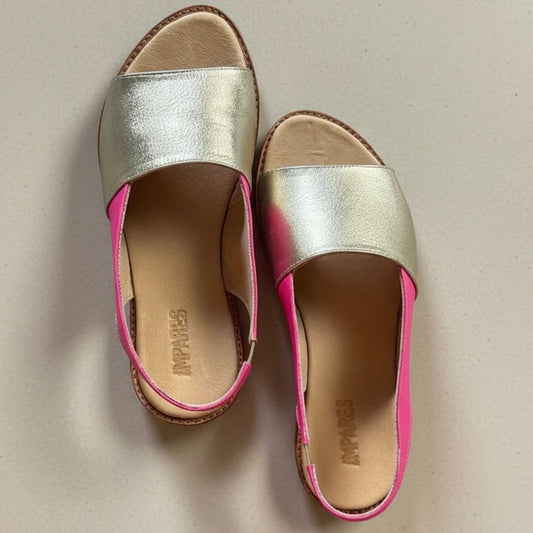 Sandalia Amalia Fucsia y dorada